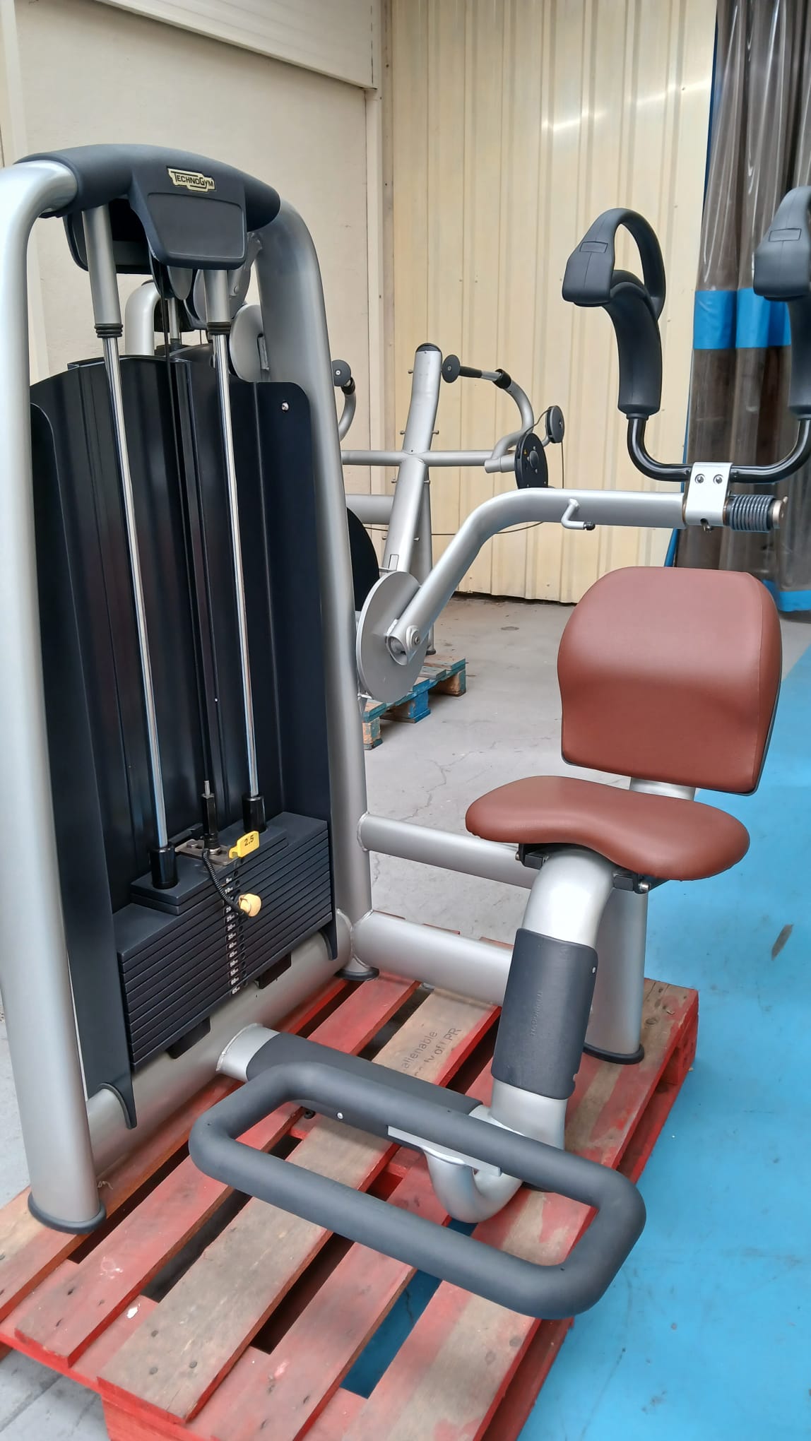 MAQUINA DE MUSCULACION DE PLACAS